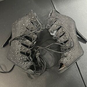 JustFab women’s Black Studded lace up open toe ankle boots w/ Heel size 7.5.